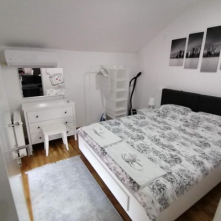 Nenadovic Apartman Obrenovac  Екстер'єр фото