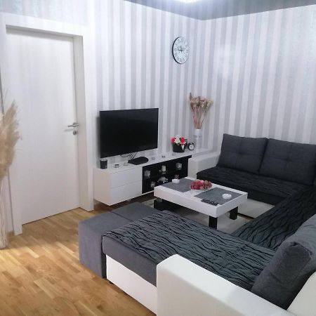 Nenadovic Apartman Obrenovac  Екстер'єр фото