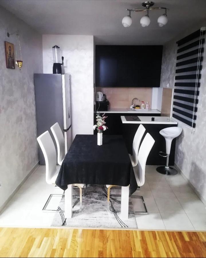 Nenadovic Apartman Obrenovac  Екстер'єр фото
